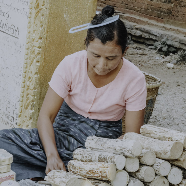 Thanaka Verkäuferin in Myanmar