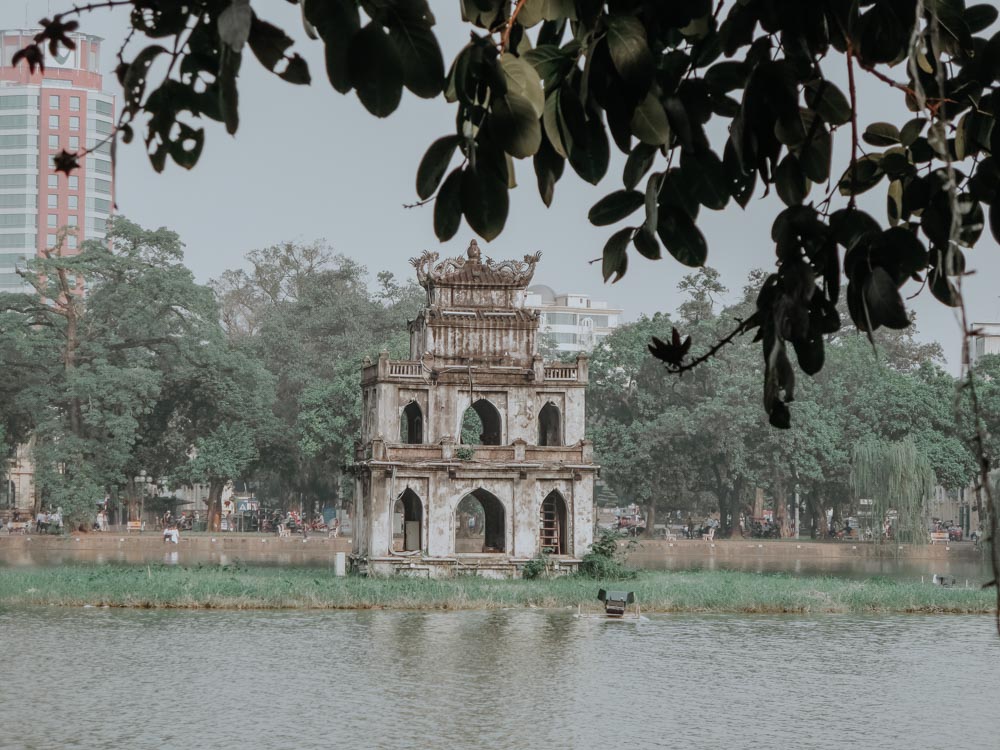 geniale Plätze in Hanoi: Turtle Tower am Hoan Kiem Lake