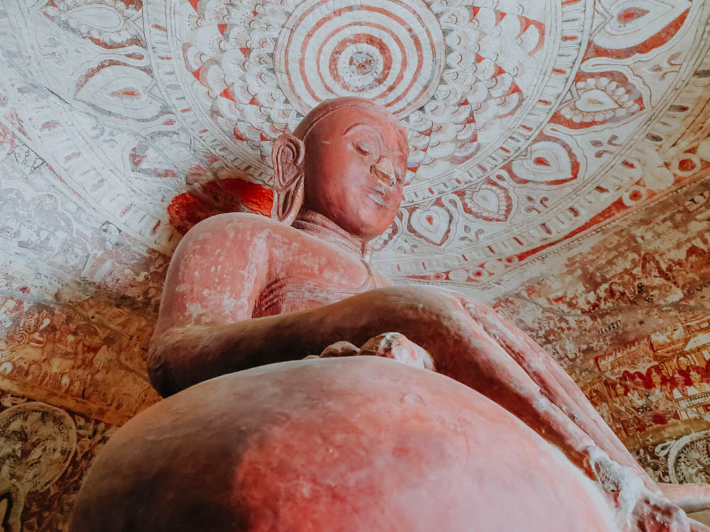 Buddha Statue in den Pho Win Taung Höhlen