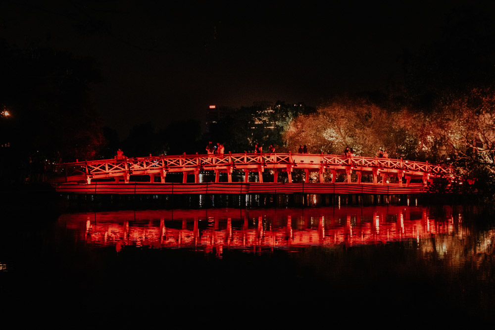 Hanois Huc Bridge bei Nacht