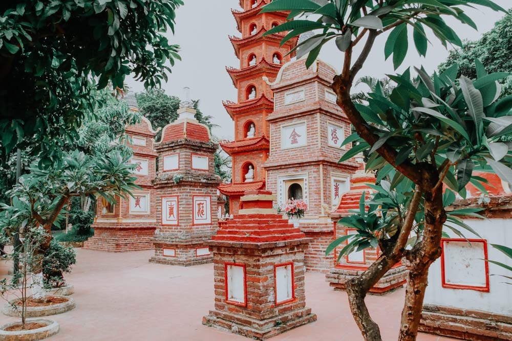 Tran Quoc Pagoda am Westsee in Hanoi