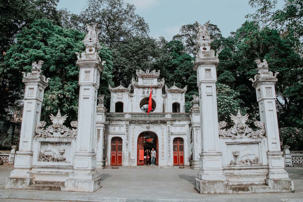 Eingang zum Garten des Quan Thanh Temple in Hanoi