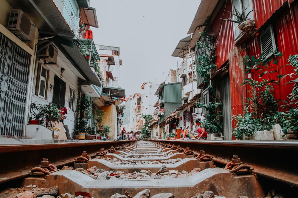 Bahngleise der Train Street in Hanoi