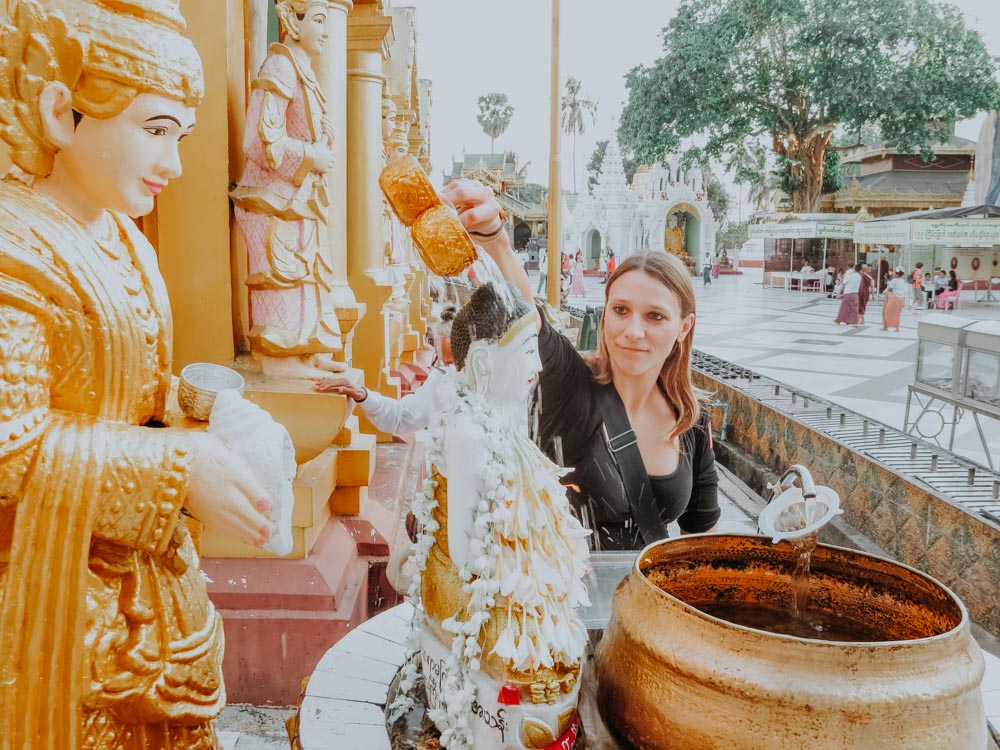 MaHaBote Tierkreiszeichen Yangon Myanmar