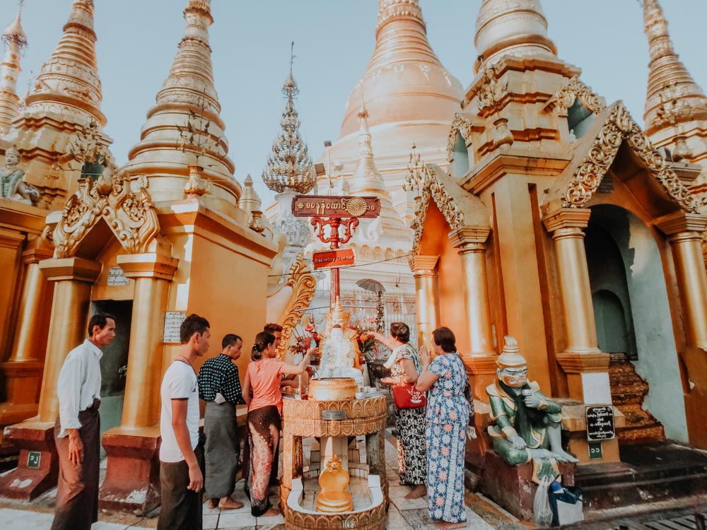 MaHaBote Tierkreiszeichen Shwedagon Pagode Myanmar