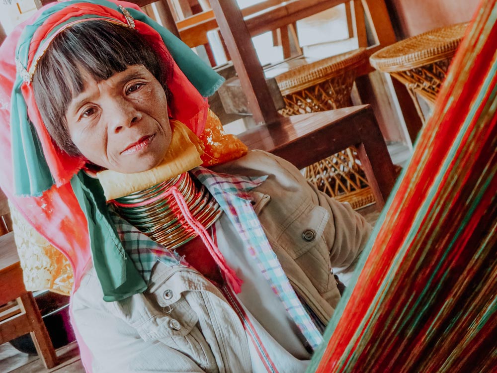 Must sees in Myanmar: Frau vom Stamm der Padaung