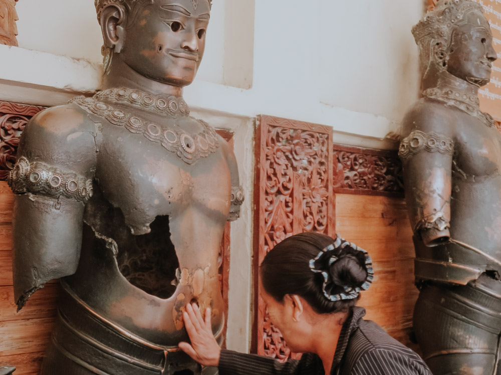 Angkor Statuen in der Mahamuni Pagode in Mandalay Myanmar