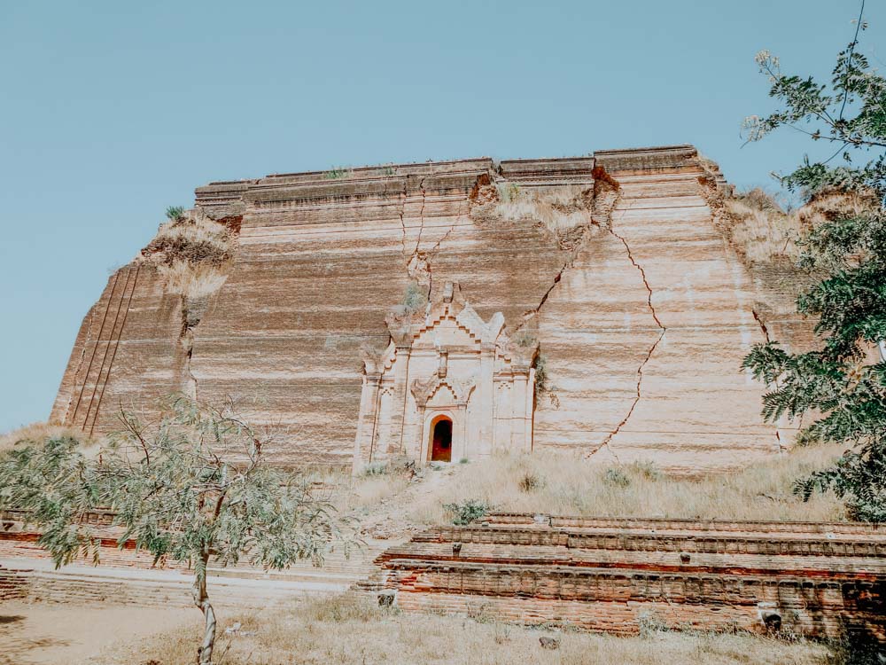 Must sees in Myanmar: gigantische unfertige Stupa von Mingun