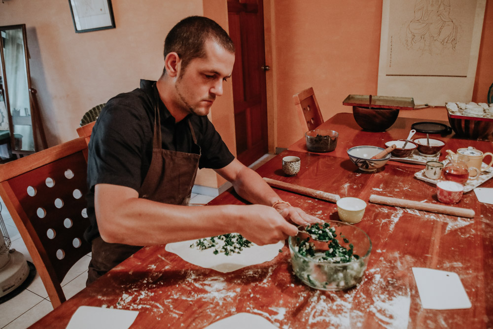 Taiwan DIY Workshops: Zubereitung von einem Green Onion Pancake in Jodie's Kitchen in Taipeh