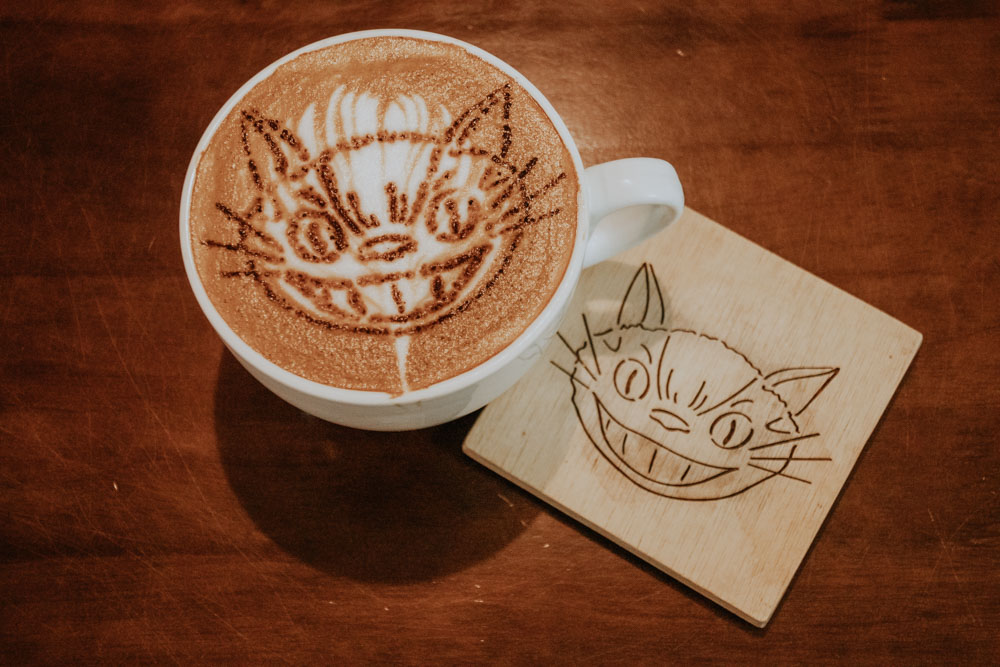 Cafe mit Kakao-Bus Cat im Totoro Cafe in Taichung