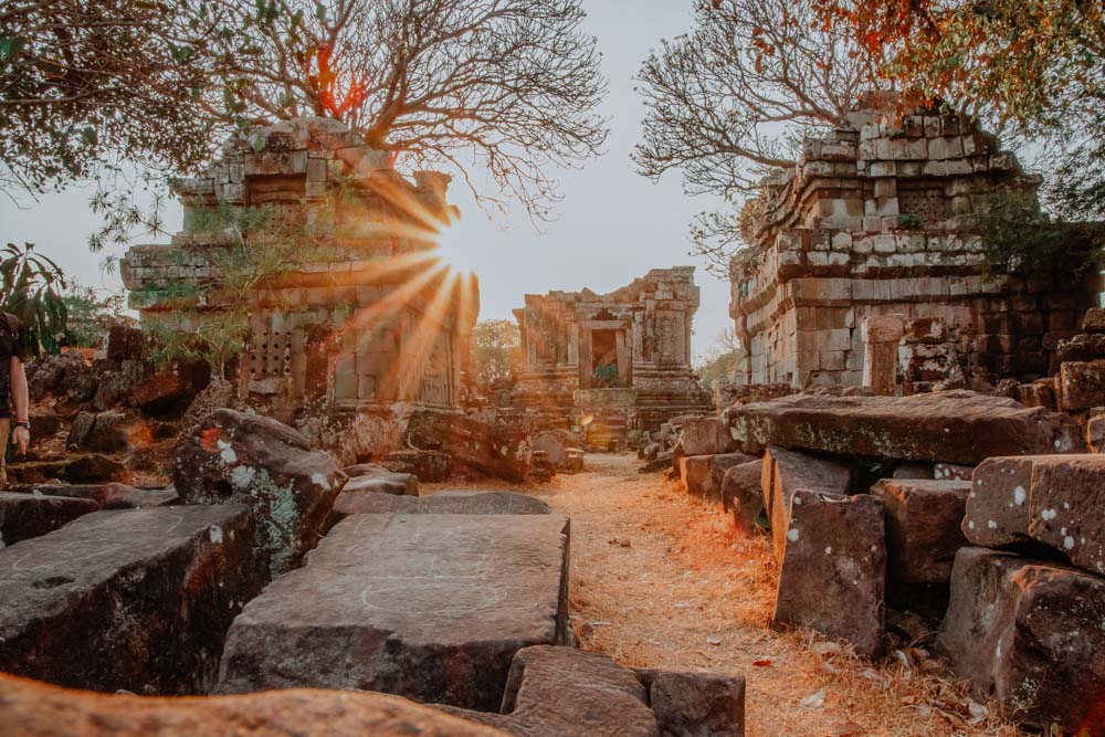 Untergehende Sonne im Phnom Bok Tempel