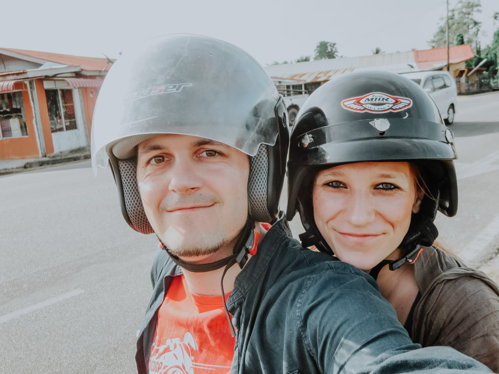 Wir am Roller auf Langkawi