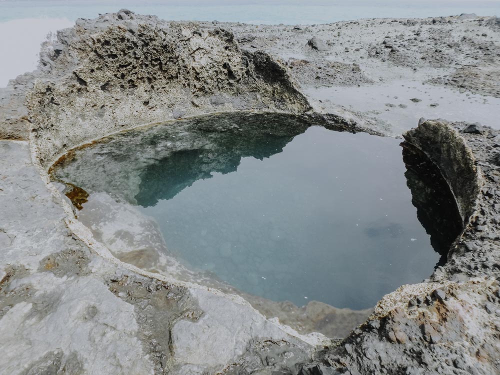 Blue Hole auf der Insel Sanxiantai in Taiwan